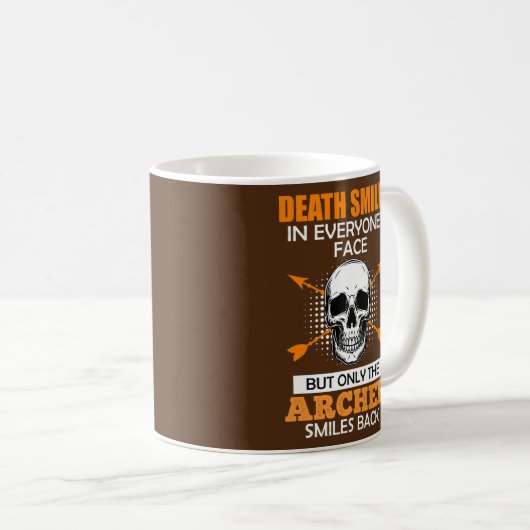 Archer lächelt Bogenschießen-Sprichwort Kaffeetasse (VorderseiteRechts)
