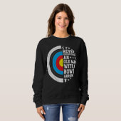 Archer Old Man mit Bow & Arrow Funny Archery Sweatshirt (Vorne ganz)