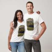 Archery Summit tan Gebäude auf Hügel T-Shirt (Unisex)