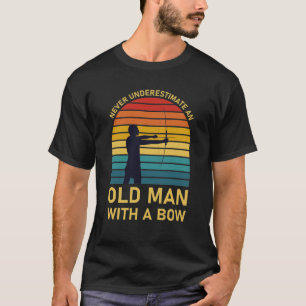 Archery Unterschätze niemals einen alten Mann mit  T-Shirt