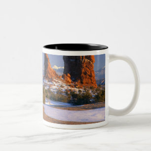 ARCHES NATIONAL PARK, UTAH. USA. Balanceakt Zweifarbige Tasse