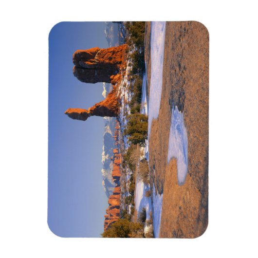 ARCHES NATIONAL PARK, UTAH. USA. Balanced Rock Magnet (Vertikal)