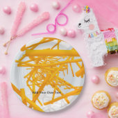 Architektonischer Raum mit leuchtender geometrisch Pappteller (Party)