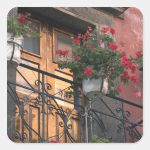 Architektur auf den Straßen von San Miguel de Quadratischer Aufkleber