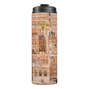 Architektur der Altstadt von Sana'a, Jemen. UNE Thermosbecher