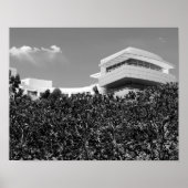 Architektur im Getty Center in Schwarz und Weiß Poster (Vorne)
