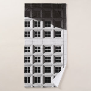 ARCHITEKTURELLE FOTOGRAFIE DES WEISSEN GEBÄUDE BADEHANDTUCH