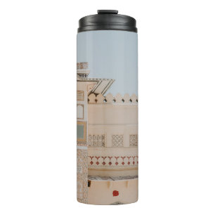 ARCHITEKTURELLE FOTOGRAFIE DES WEISSEN HAUSES THERMOSBECHER