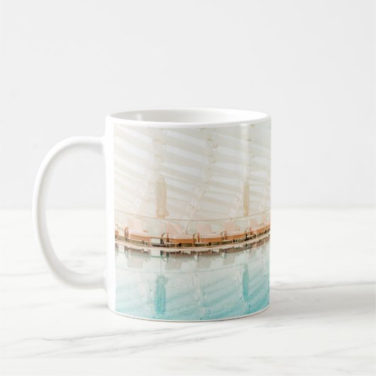 ARCHITEKTURELLE FOTOGRAFIE EINES INNENPOOLS KAFFEETASSE (Links)