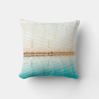 ARCHITEKTURELLE FOTOGRAFIE EINES INNENPOOLS KISSEN