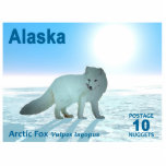 Arctic Fox - Alaska Postage Fotoskulptur Magnet<br><div class="desc">Weiß auf Weiß. Eine 10-Nugget-Porto-Briefmarke, herausgegeben von einer mythischen unabhängigen Nation von Alaska. Ein digitales Bild eines arktischen Fox, Vulpes lagopus, auf dem Polareis. Die Sonne hängt tief im hellblauen arktischen Himmel. Nicht an der Sonne starren, da es Ihren Augen schaden kann. Textlesen, "Alaska", "POSTAGE 10 NUGGETS", "Arctic Fox" und...</div>