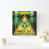 Area 51 Außerirdischen willkommen in Roswell New M Quadratische Wanduhr (Zuhause)