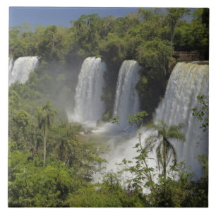 Argentinien, Iguacu Falls in der Sonne. Fliese
