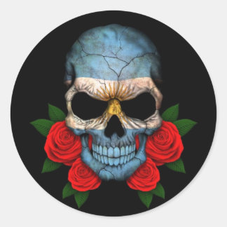 Argentinischer Flaggenschädel mit Rote Rosen Runder Aufkleber