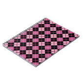 Argyle-Muster in Schwarz und Rosa Notizblock (Linke Seite)