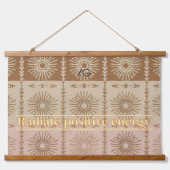 Aria Grace Cinnamon Sun Tribal Radiance Pattern Wandteppich Mit Holzrahmen (Vorne)