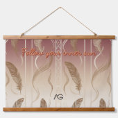 Aria Grace Desert Feather Minimal Folk Pattern Wandteppich Mit Holzrahmen (Vorne)