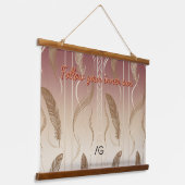 Aria Grace Desert Feather Minimal Folk Pattern Wandteppich Mit Holzrahmen (Gewinkelt)
