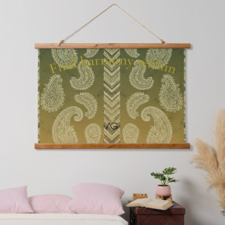 Aria Grace Olive Gold Folk Harmony Pattern Vol 4 Wandteppich Mit Holzrahmen