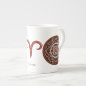 Aries Mandala Specialty Tasse (Vorderseite Rechts)