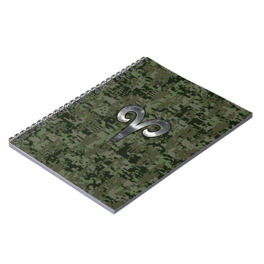 Aries Zodiac Sign auf Woodland Green Digital Camou Notizblock (Linke Seite)