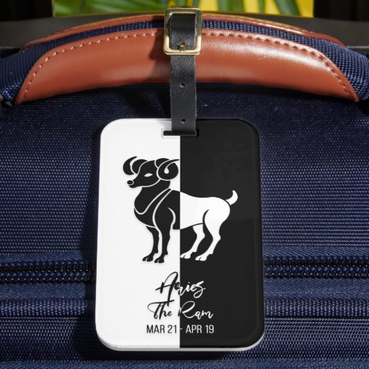 Aries Zodiac Sign Black & White Luggage Tag Gepäckanhänger (Vorderseite Insitu 2)