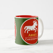 Aries Zodiac Star Sign mit dem Namen des Eigentüme Zweifarbige Tasse (VorderseiteRechts)