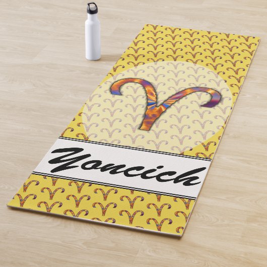 Aries Zodiac Symbol Element von Kenneth Yoncich Yogamatte (Beispiel)