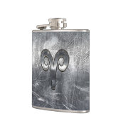 Aries Zodiac Symbol in Silver Distressed Style Flachmann (Links)