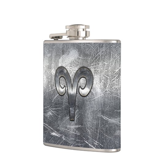 Aries Zodiac Symbol in Silver Distressed Style Flachmann (Links)