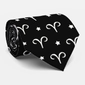 Aries Zodiac Symbol und Sternmuster Krawatte (Gerollt)