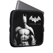 Arkham City | Schwarz-Weiß-Pose Batman Laptopschutzhülle (Vorne Rechts)