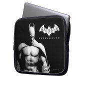 Arkham City | Schwarz-Weiß-Pose Batman Laptopschutzhülle (Vorderseite Links)