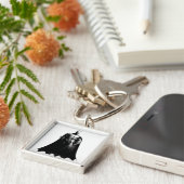 Arkham City | Schwarz-Weiß-Pose Batman Schlüsselanhänger (Seite)