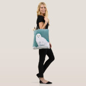 Arktische Aquamarine Schneeauwl Tasche (Am Model)