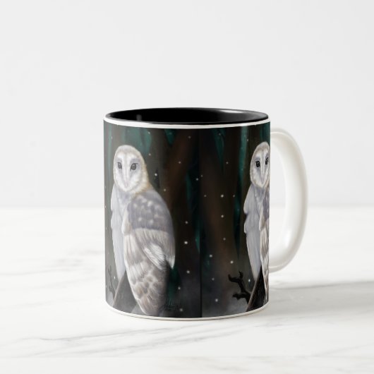 Arktische Eleganz: Schneebesen im Winterwald Zweifarbige Tasse (VorderseiteRechts)