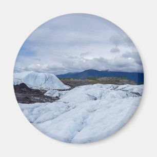 Arktische Gletscherlandschaft mit Schnee und Gipfe Magnet