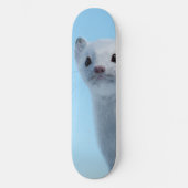 Arktischer Wiesel Charme Skateboard (Vorderseite)