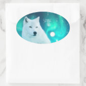 Arktischer Wolf und zauberhafte Nacht mit Nordlich Ovaler Aufkleber (Tasche)