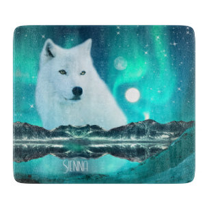 Arktischer Wolf und zauberhafte Nacht mit Nordlich Schneidebrett