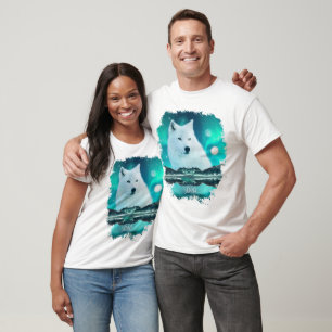 Arktischer Wolf und zauberhafte Nacht mit Nordlich T-Shirt