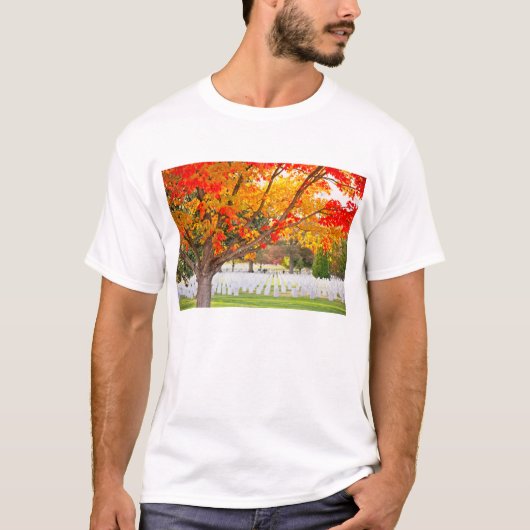 Arlington National Cemetery in Autumn T-Shirt (Vorderseite)