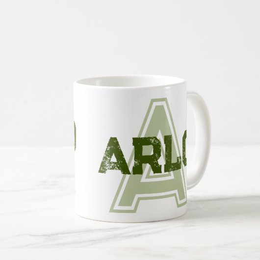 Arlo Name bedeutet monogramm grüne Tasse (VorderseiteRechts)