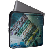 Armbänder im Regen Laptopschutzhülle (Vorne Rechts)