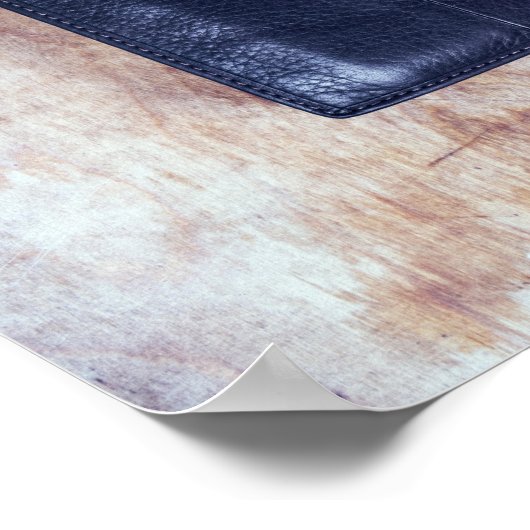 Armbanduhr mit Portemonnaie und Feuerzeug Poster (Ecke)