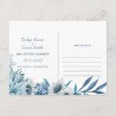 Arme mit blauen Blumen und Blätter Hochzeit im Her Postkarte (Rückseite)