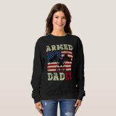 Armed And Dadly American US Flag  Fathers Day 2023 Sweatshirt (Vorne ganz)