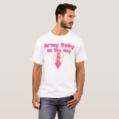 Armee-Baby auf der Weise (Rosa) T-Shirt (Vorne ganz)