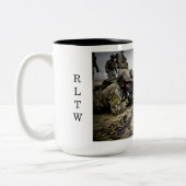 Armee-Förster führen die Weise - Zwei-Ton Tasse (Links)