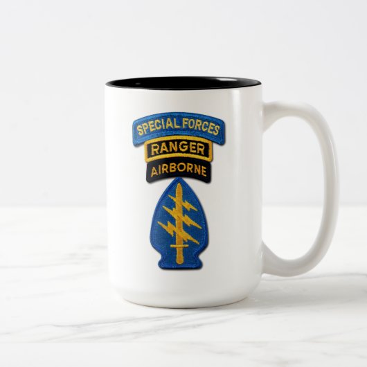 Armee-Kraft-grüne Barett-Förster-Tierärzte Zweifarbige Tasse (Rechts)